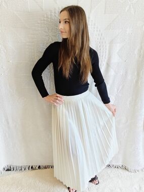 Elgin Vintage Ivory Pleated Maxi Skirt | XS 7/8 | Cream Old Money Minimalist